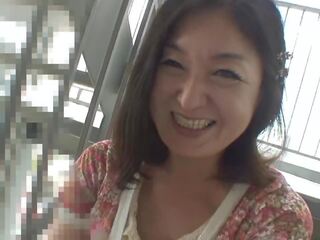 Middle-aged asiática madrastra consigue su peluda coño follada hasta ella creampies