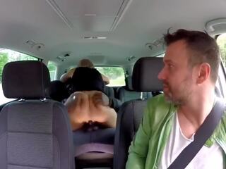 Cuckolded en la coche bbc folla blanca esposa en la. | xhamster