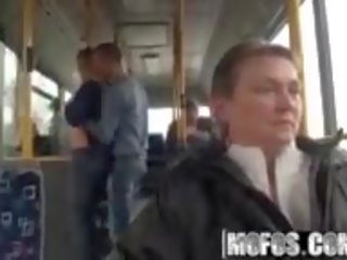 Lindsey olsen - ass-fucked en la público autobús - mofos.