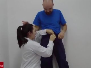Un joven enfermera chupa la hospital´s manitas rabo y recorded it.raf070