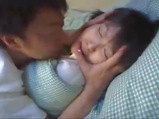 Glorious azjatyckie nastolatka pieprzony przez jej ojczym